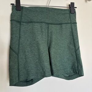 Outdoor Voices Hunter Green Warmup Textured Compression Biker Shorts Small